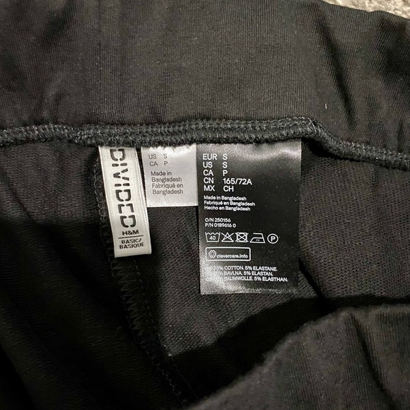 Juniors Black Leggings - Picture 3 of 3